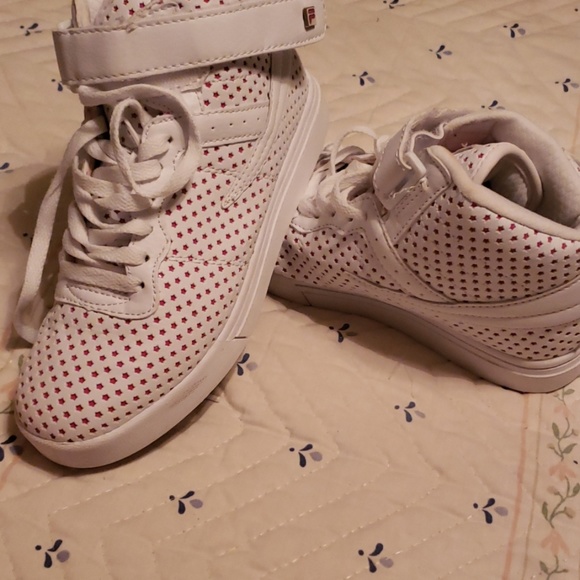 fila high top tennis shoes